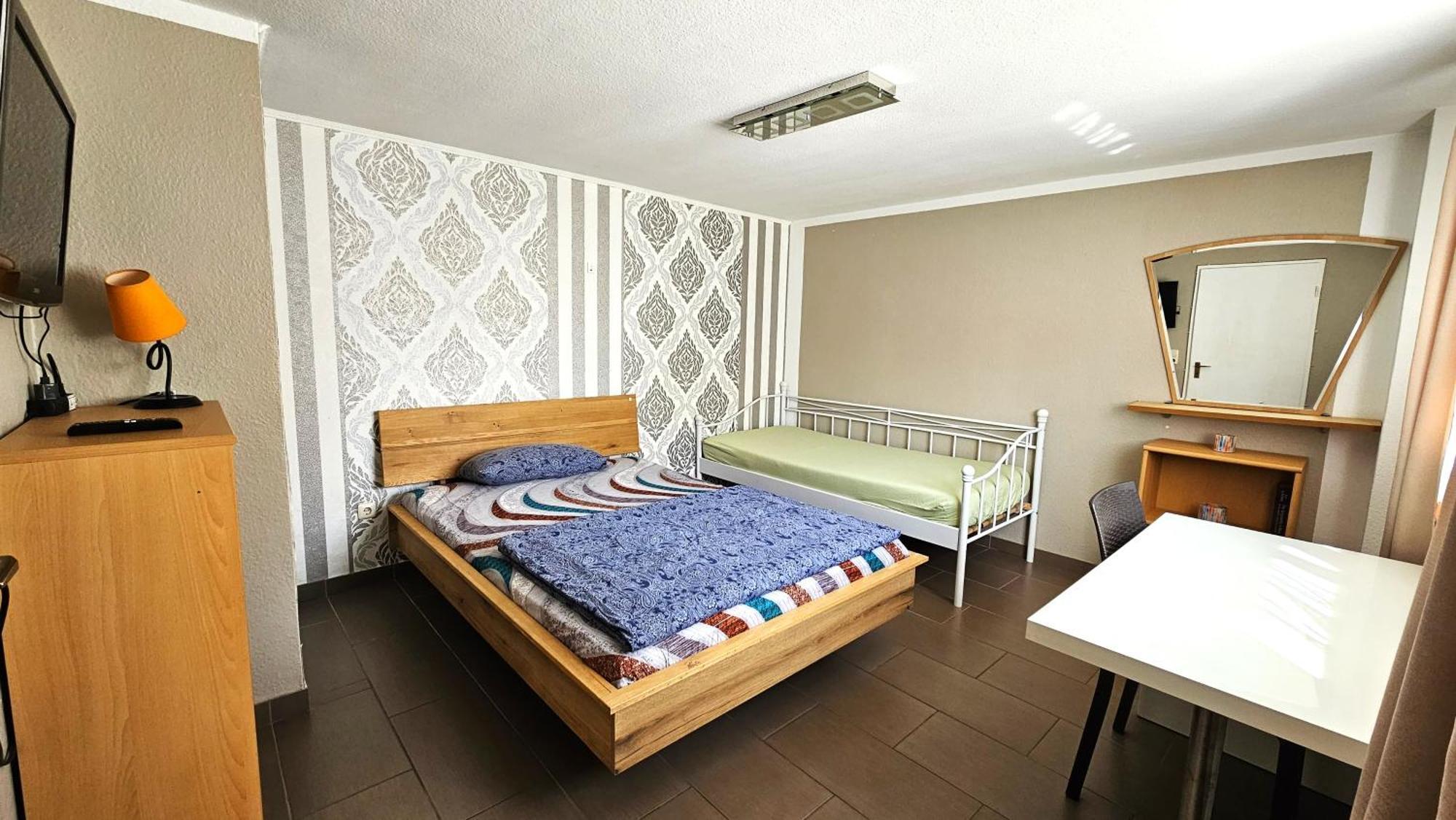 Gruendauer Monteurwohnung/Studentenwohnung Экстерьер фото